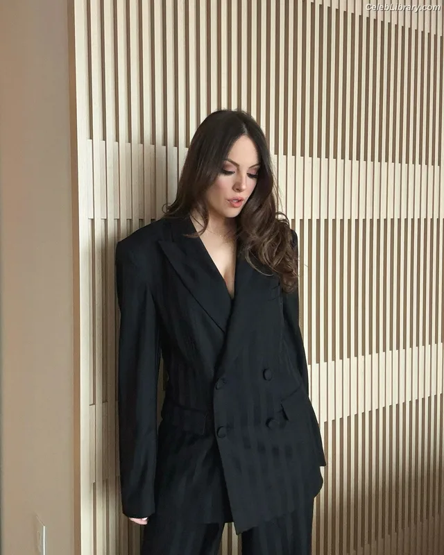 Elizabeth Gillies photo 21 of 675