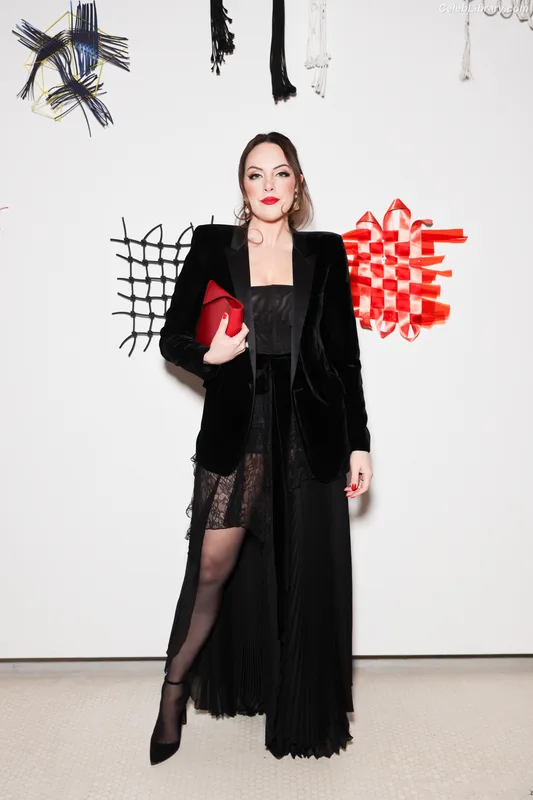 Elizabeth Gillies photo 15 of 675