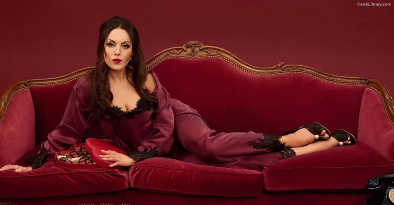 Elizabeth Gillies photo 22 of 675