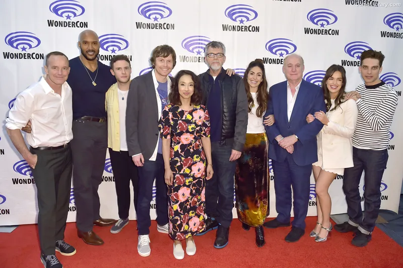 Elizabeth Henstridge photo 15 of 63