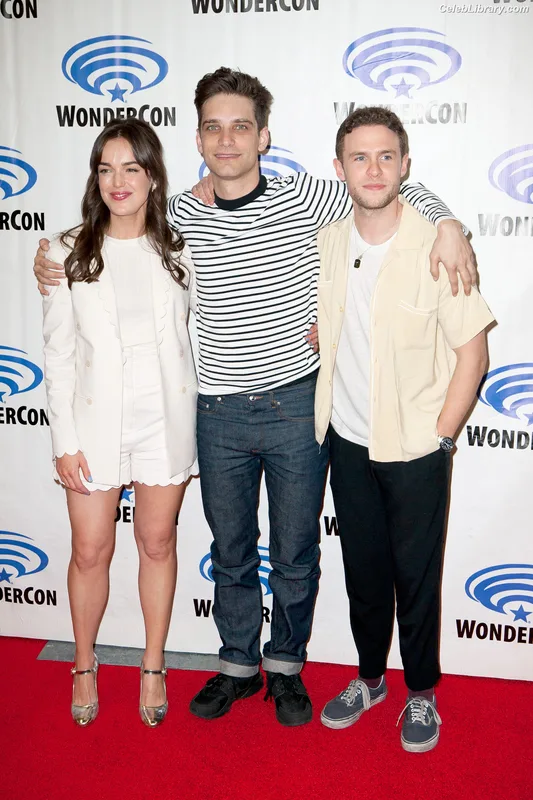 Elizabeth Henstridge photo 19 of 63