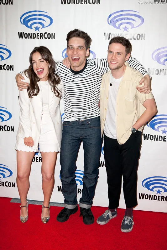 Elizabeth Henstridge photo 21 of 63