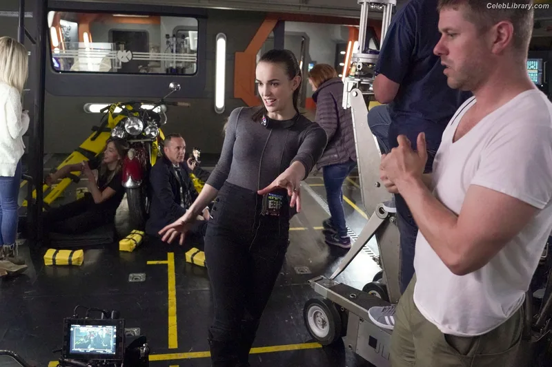 Elizabeth Henstridge photo 9 of 63