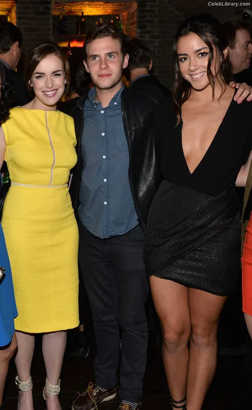 Elizabeth Henstridge photo 11 of 63