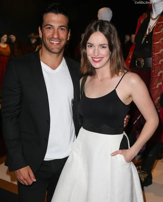 Elizabeth Henstridge photo 14 of 63