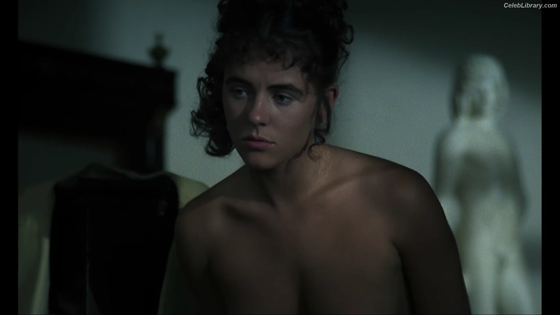 Elizabeth Hurley photo 9 of 822