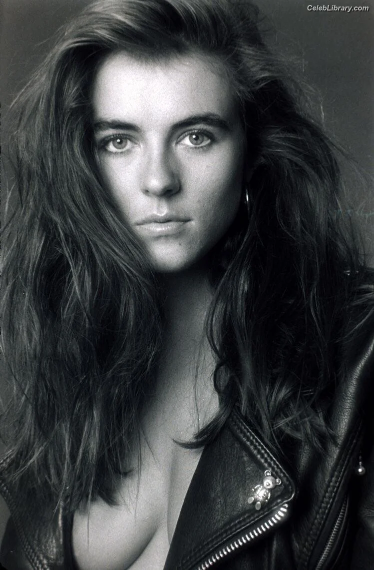 Elizabeth Hurley photo 14 of 822