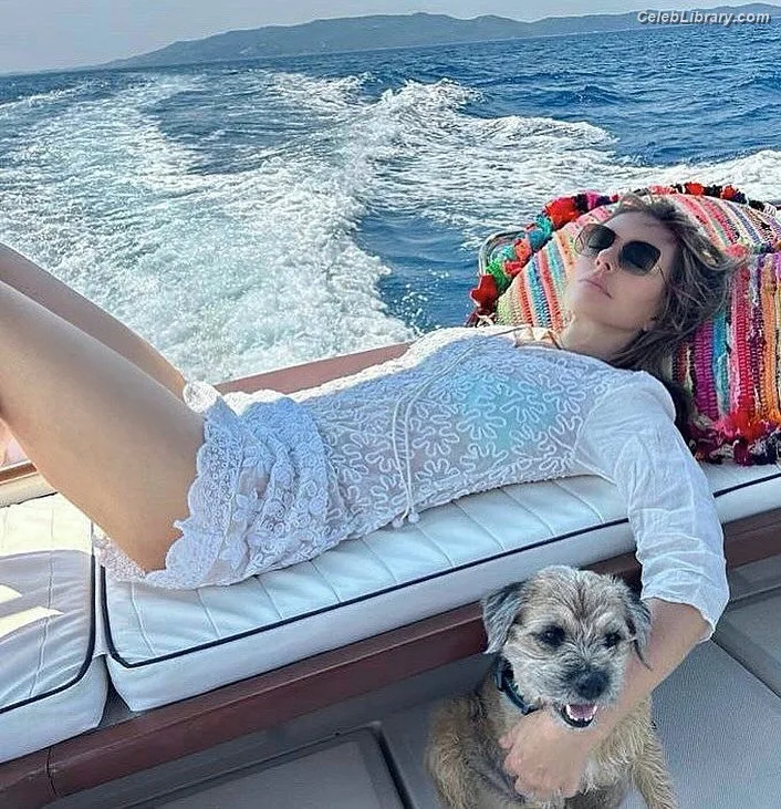 Elizabeth Hurley photo 20 of 823