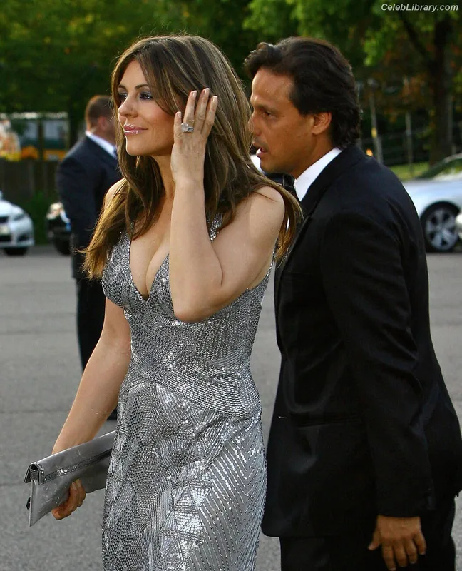 Elizabeth Hurley photo 11 of 823