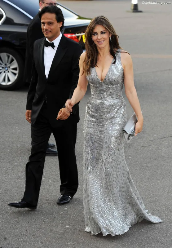 Elizabeth Hurley photo 13 of 823