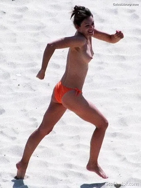 Elizabeth Hurley photo 15 of 823