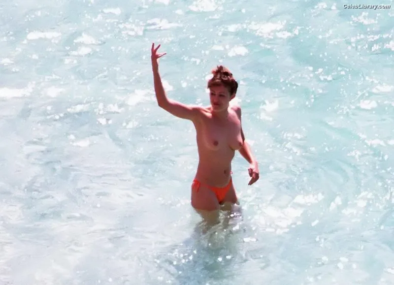 Elizabeth Hurley photo 20 of 823