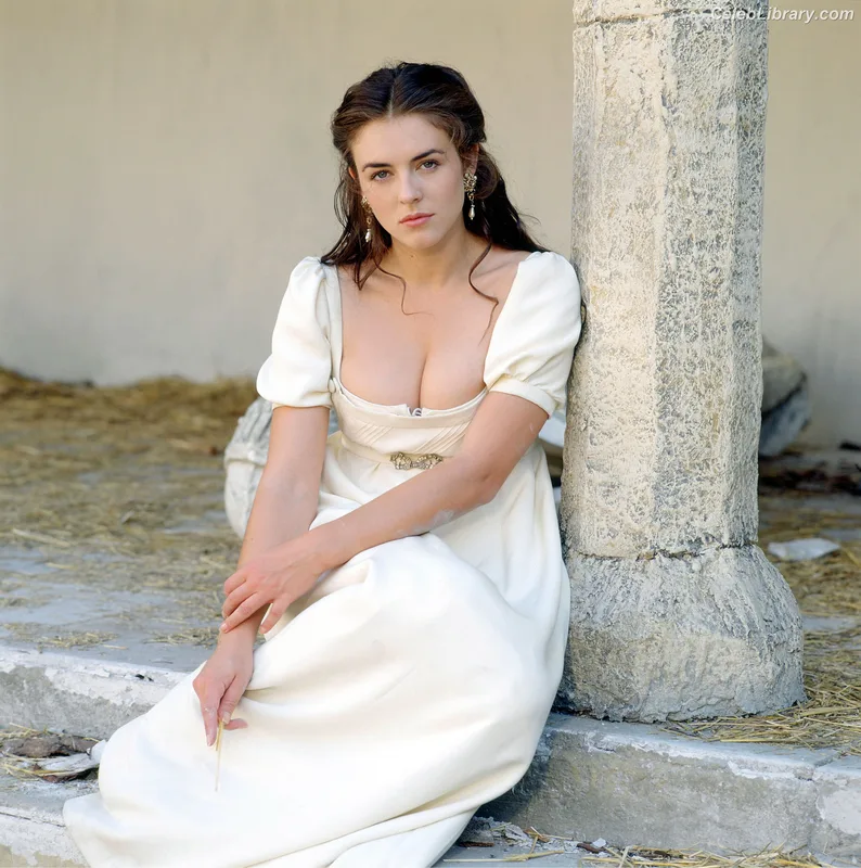 Elizabeth Hurley photo 19 of 823