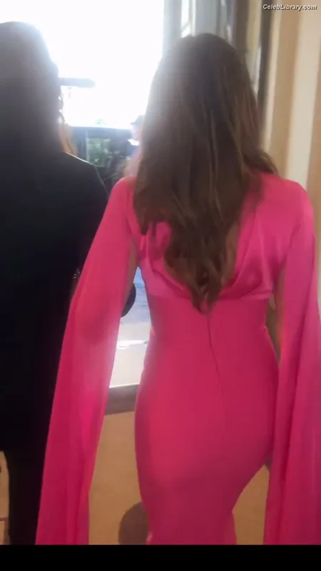 Elizabeth Hurley photo 19 of 823