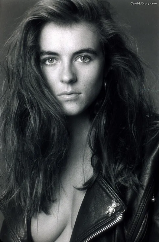 Elizabeth Hurley photo 14 of 823