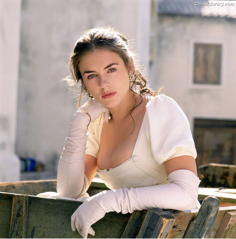 Elizabeth Hurley photo 11 of 823