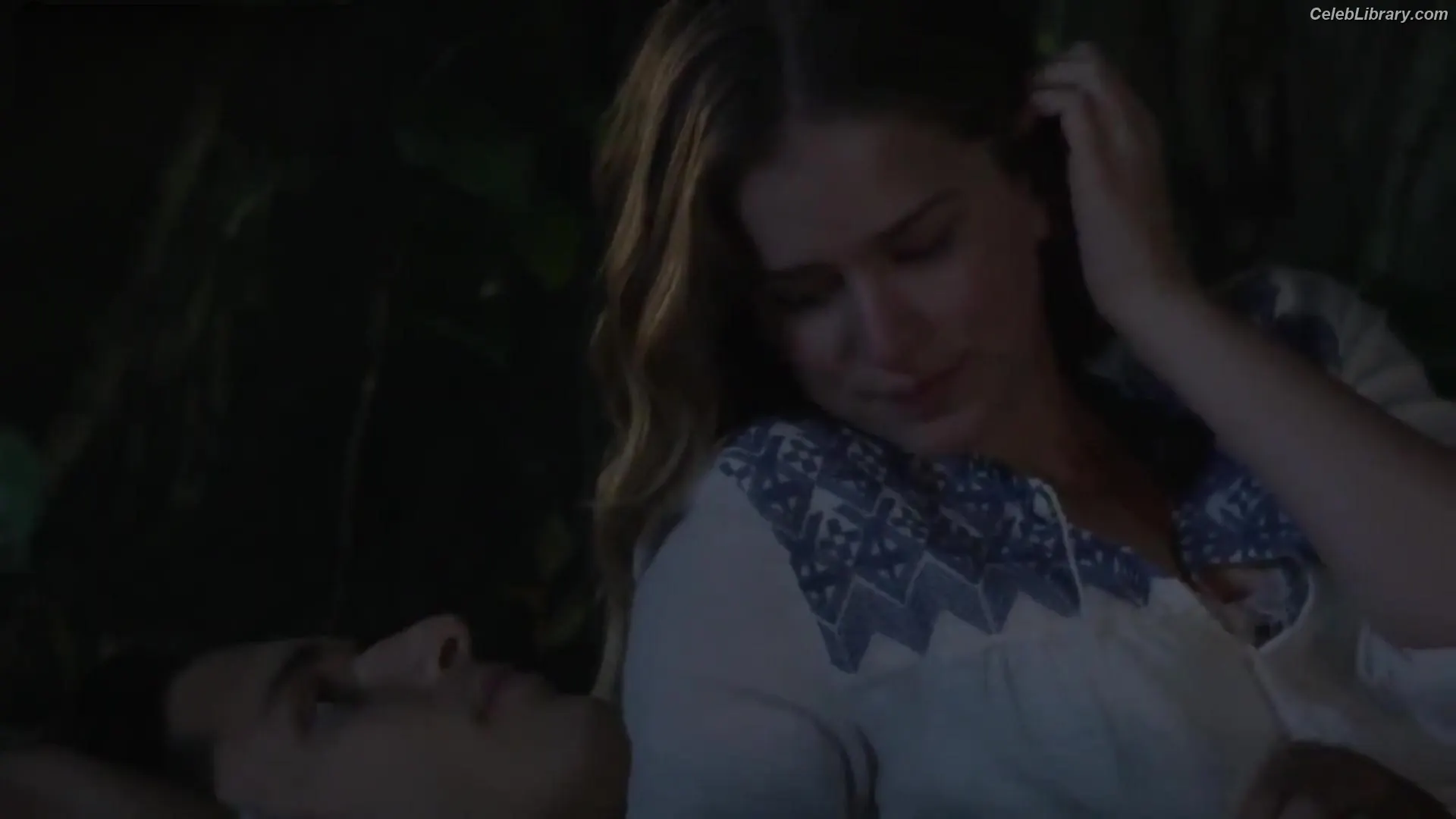 Elizabeth Lail photo 3 of 190