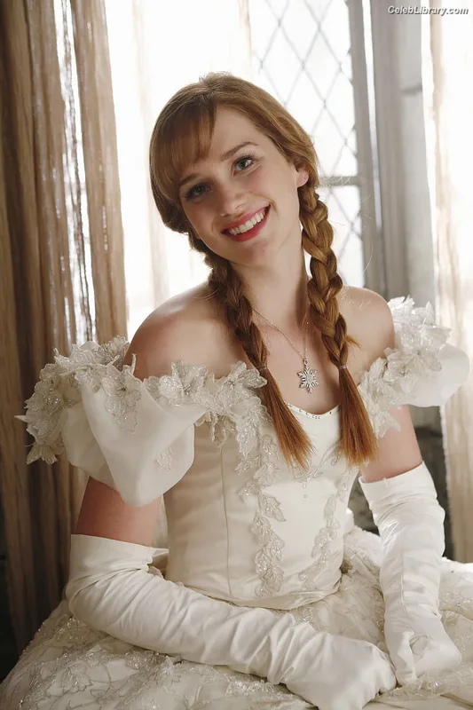 Elizabeth Lail photo 3 of 190