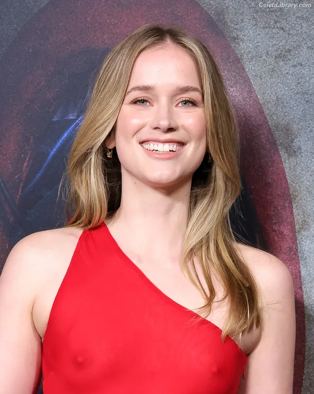 Elizabeth Lail photo 12 of 190