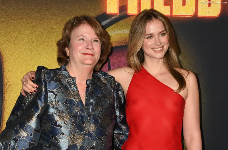 Elizabeth Lail photo 14 of 190