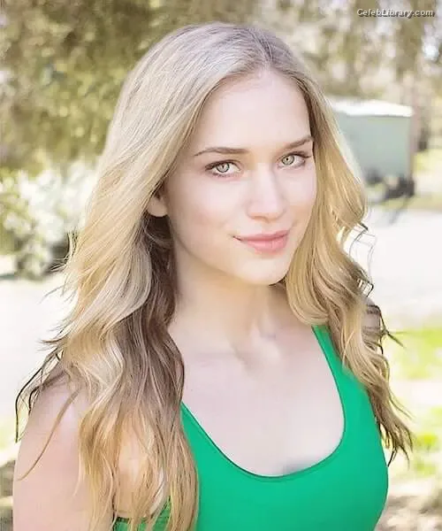 Elizabeth Lail photo 10 of 190