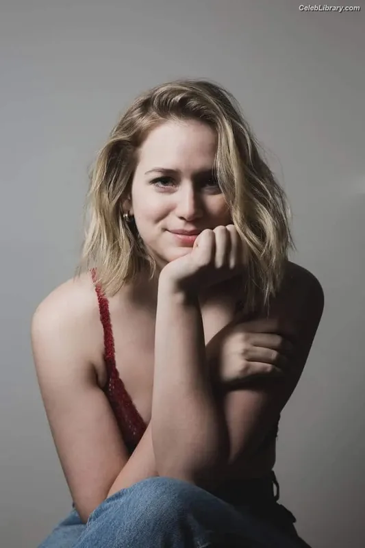 Elizabeth Lail photo 11 of 190