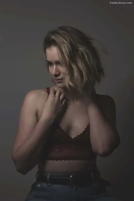 Elizabeth Lail photo 12 of 190