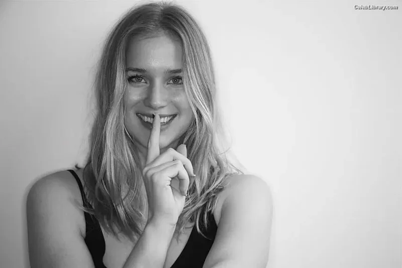 Elizabeth Lail photo 15 of 190