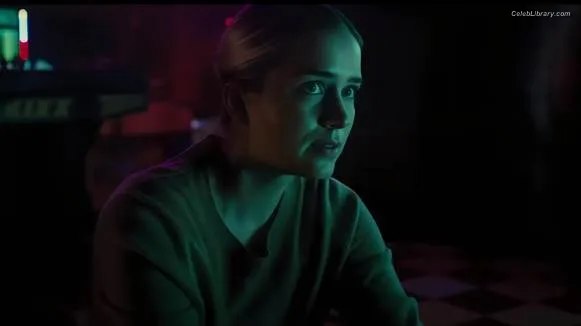 Elizabeth Lail photo 1 of 190