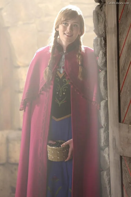 Elizabeth Lail photo 2 of 190