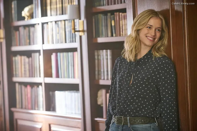 Elizabeth Lail photo 7 of 190
