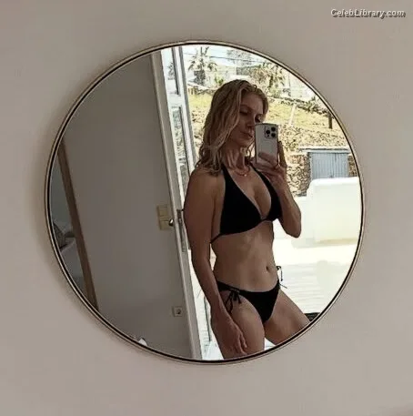 elizabeth mitchell photo 9 of 12