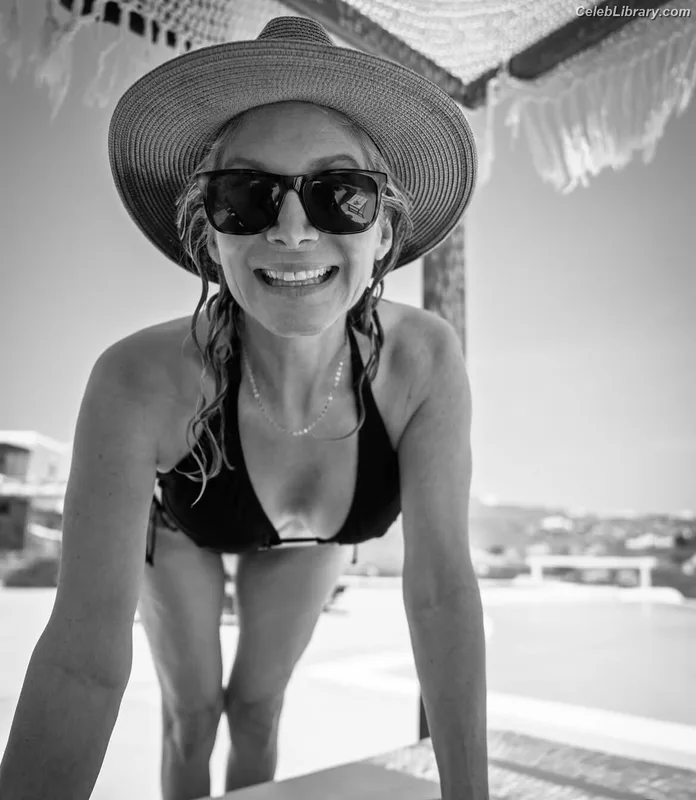 elizabeth mitchell photo 10 of 12