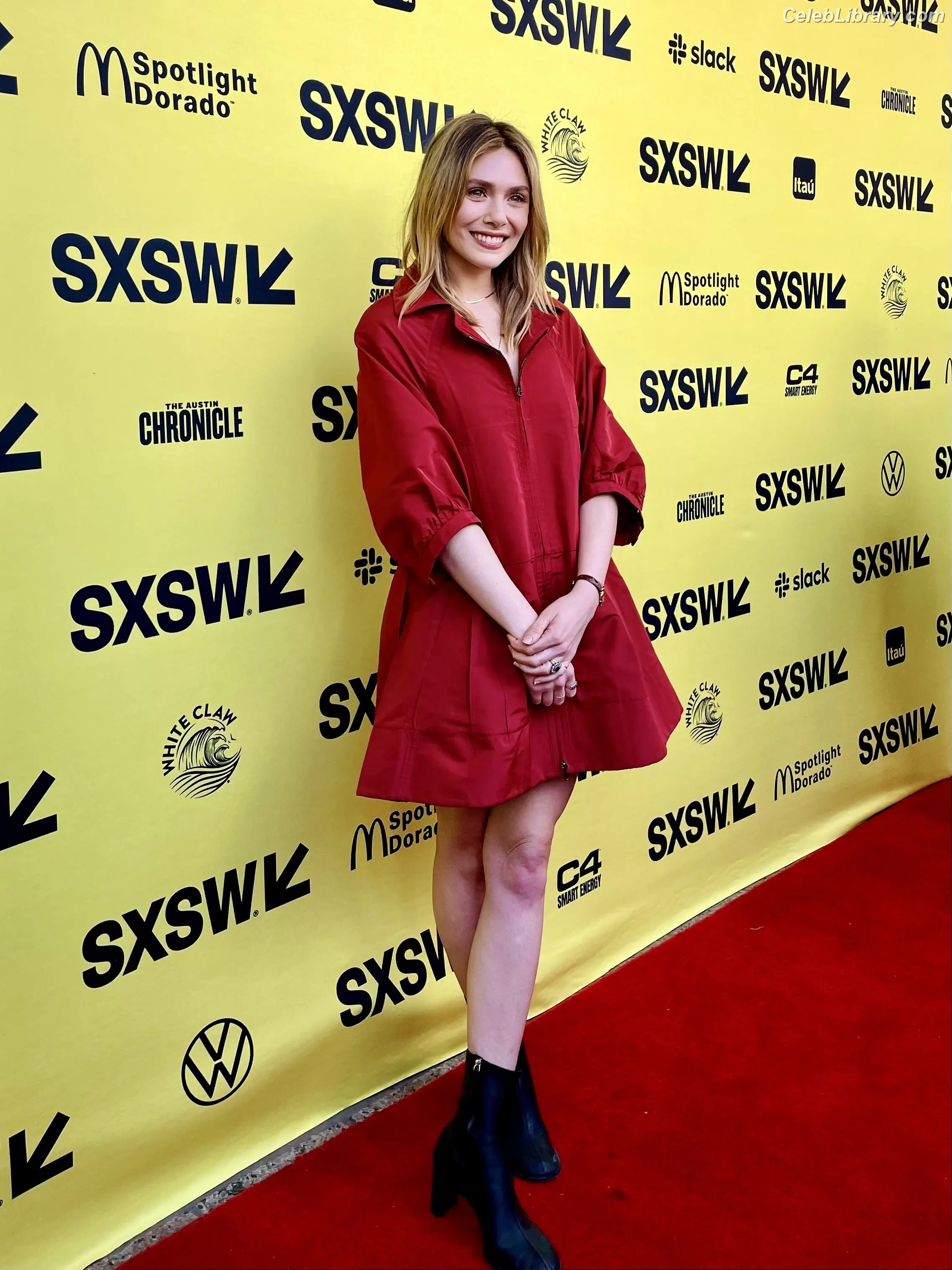 Elizabeth Olsen photo 7 of 2302