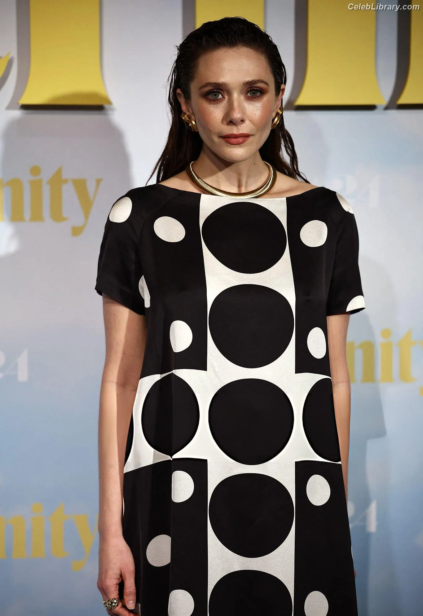Elizabeth Olsen photo 14 of 2302