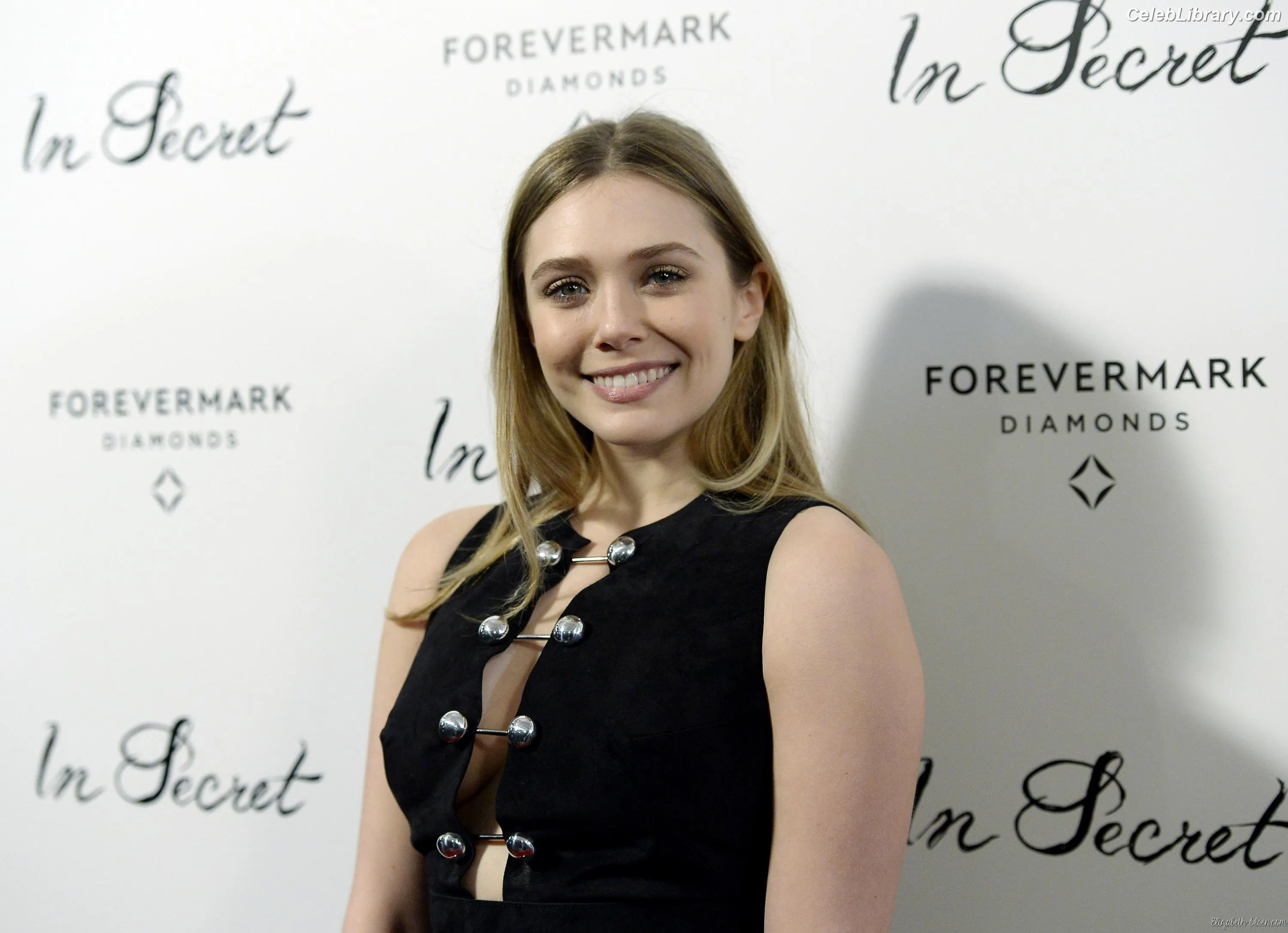 Elizabeth Olsen photo 19 of 2302