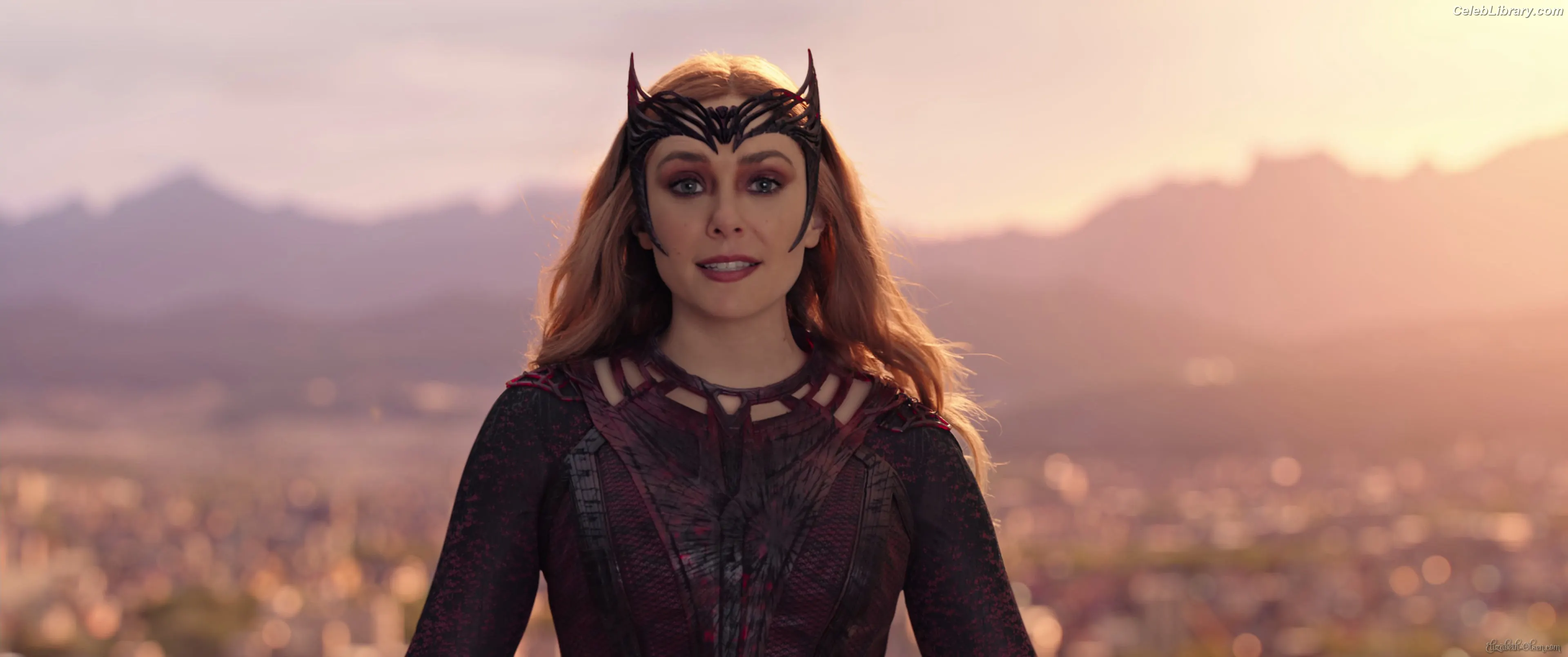 Elizabeth Olsen photo 1 of 2302