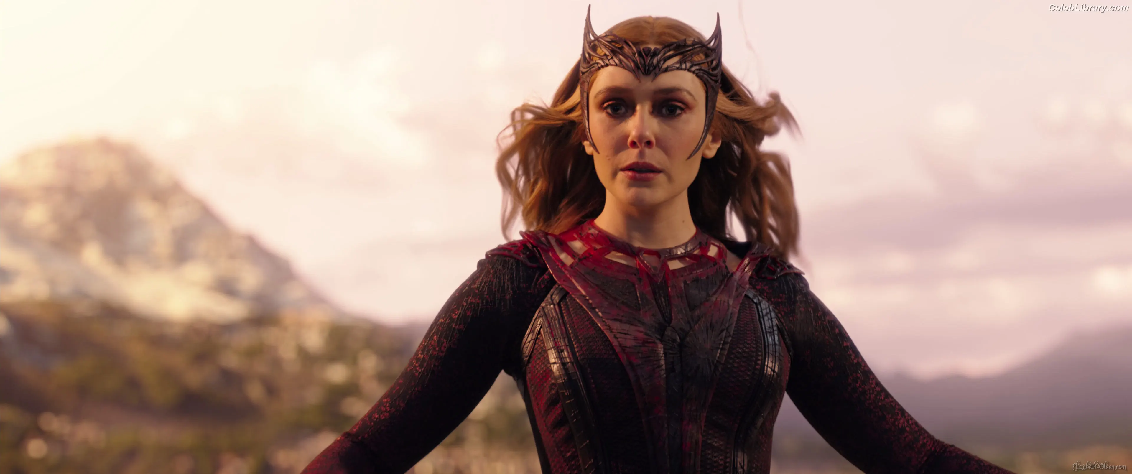 Elizabeth Olsen photo 8 of 2302