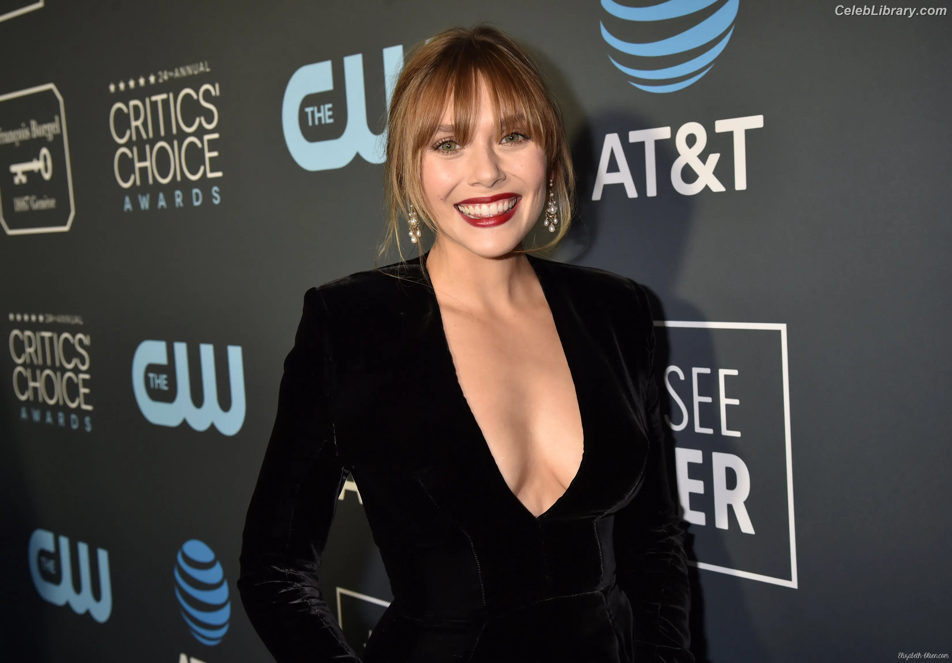Elizabeth Olsen photo 16 of 2302
