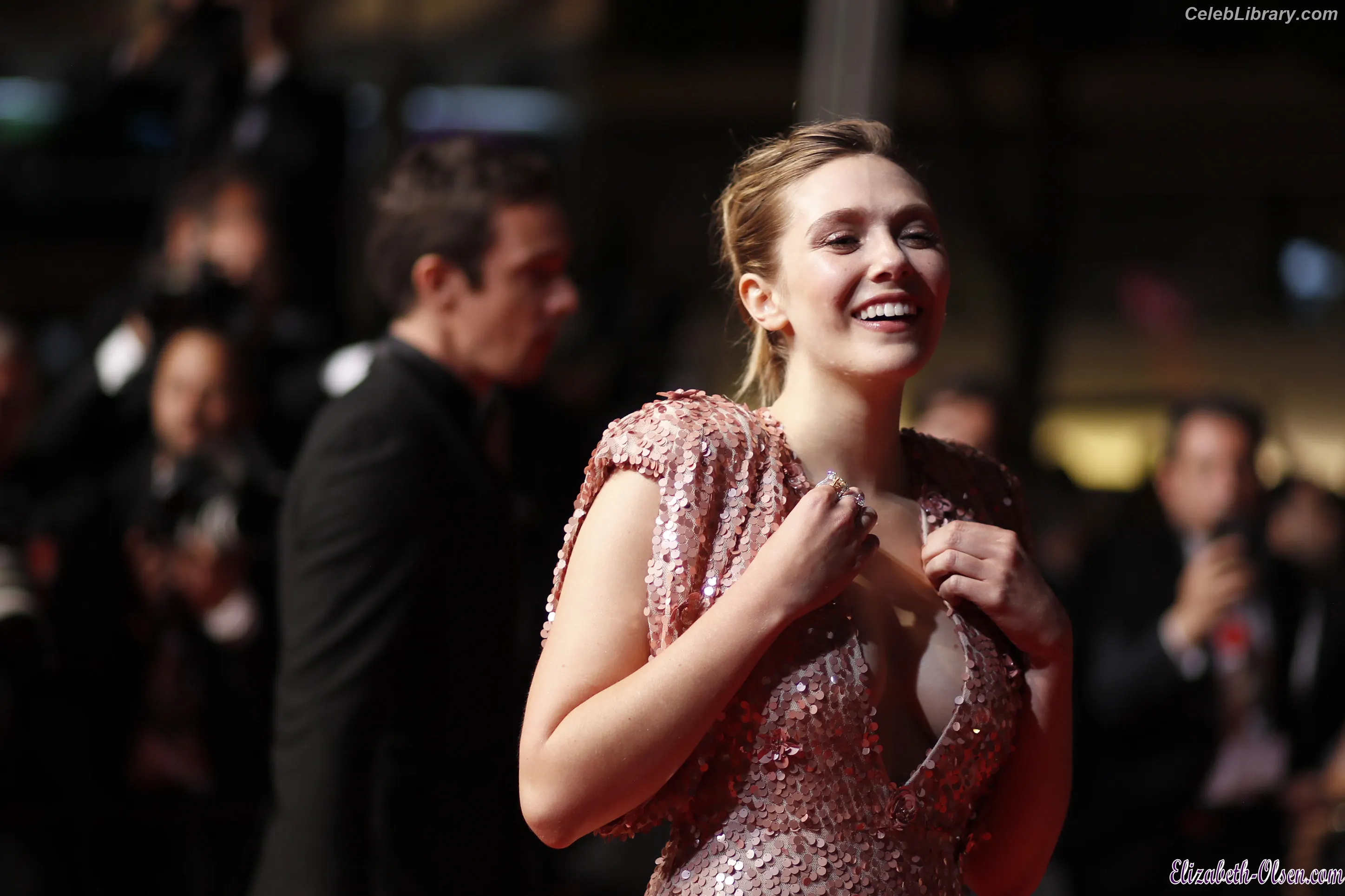 Elizabeth Olsen photo 24 of 2302
