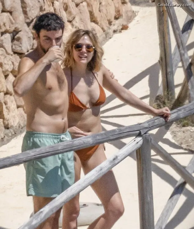 Elizabeth Olsen photo 6 of 2302