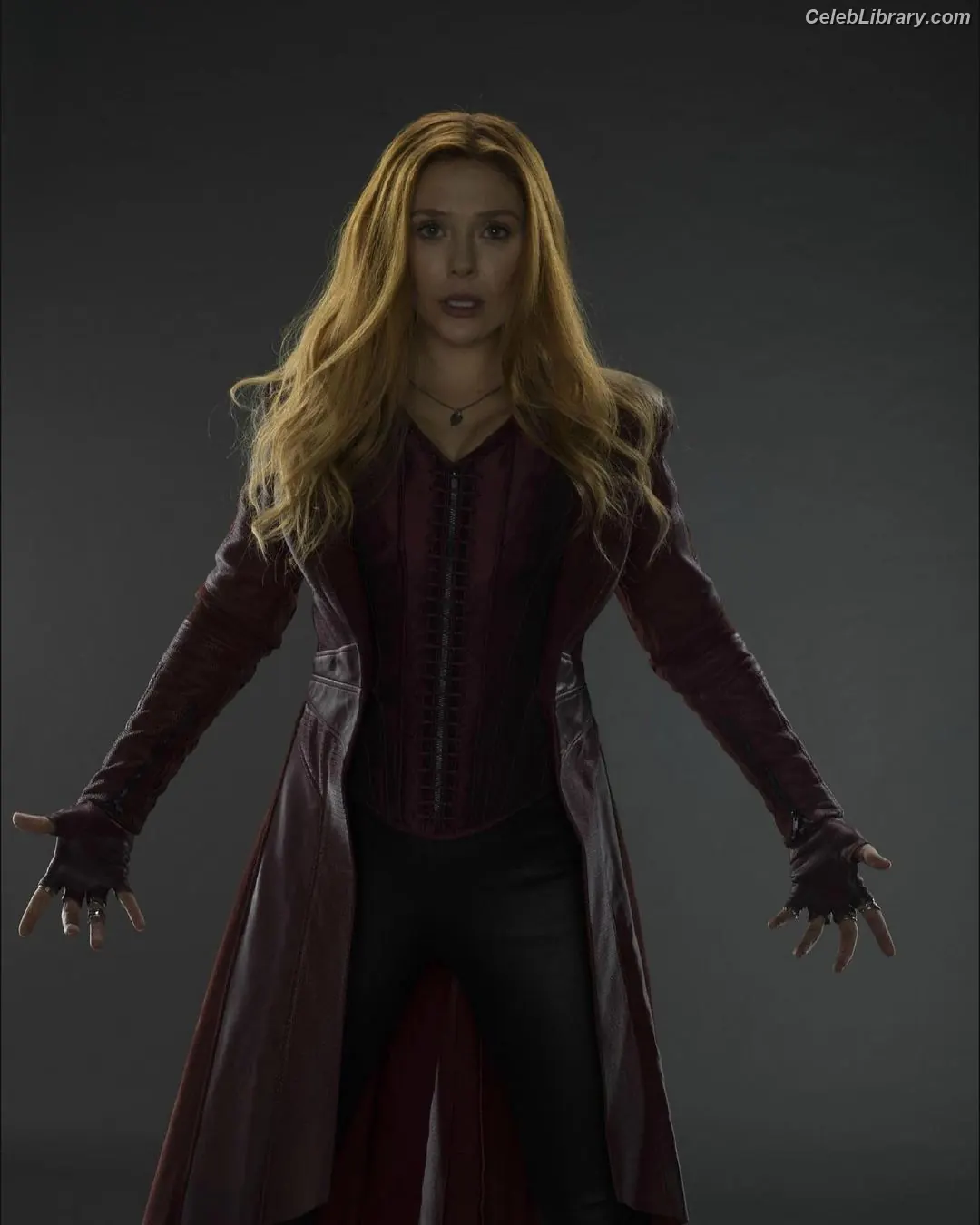 Elizabeth Olsen photo 19 of 2302