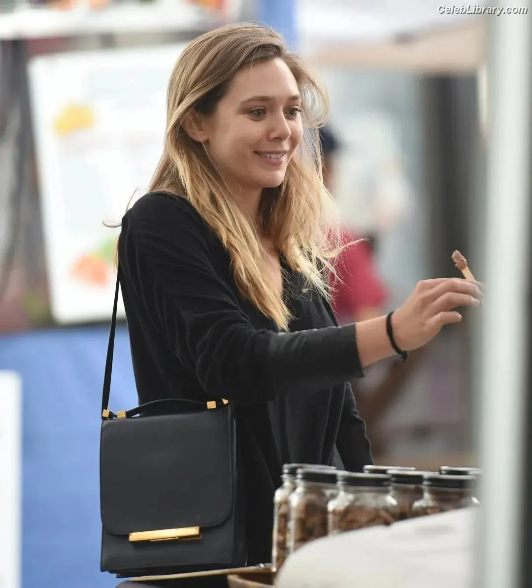 Elizabeth Olsen photo 23 of 2302