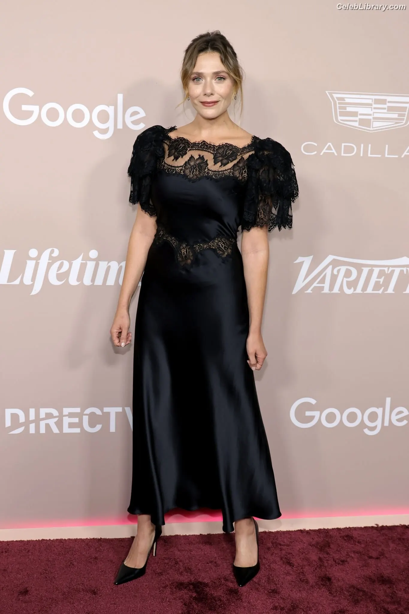 Elizabeth Olsen photo 13 of 2302