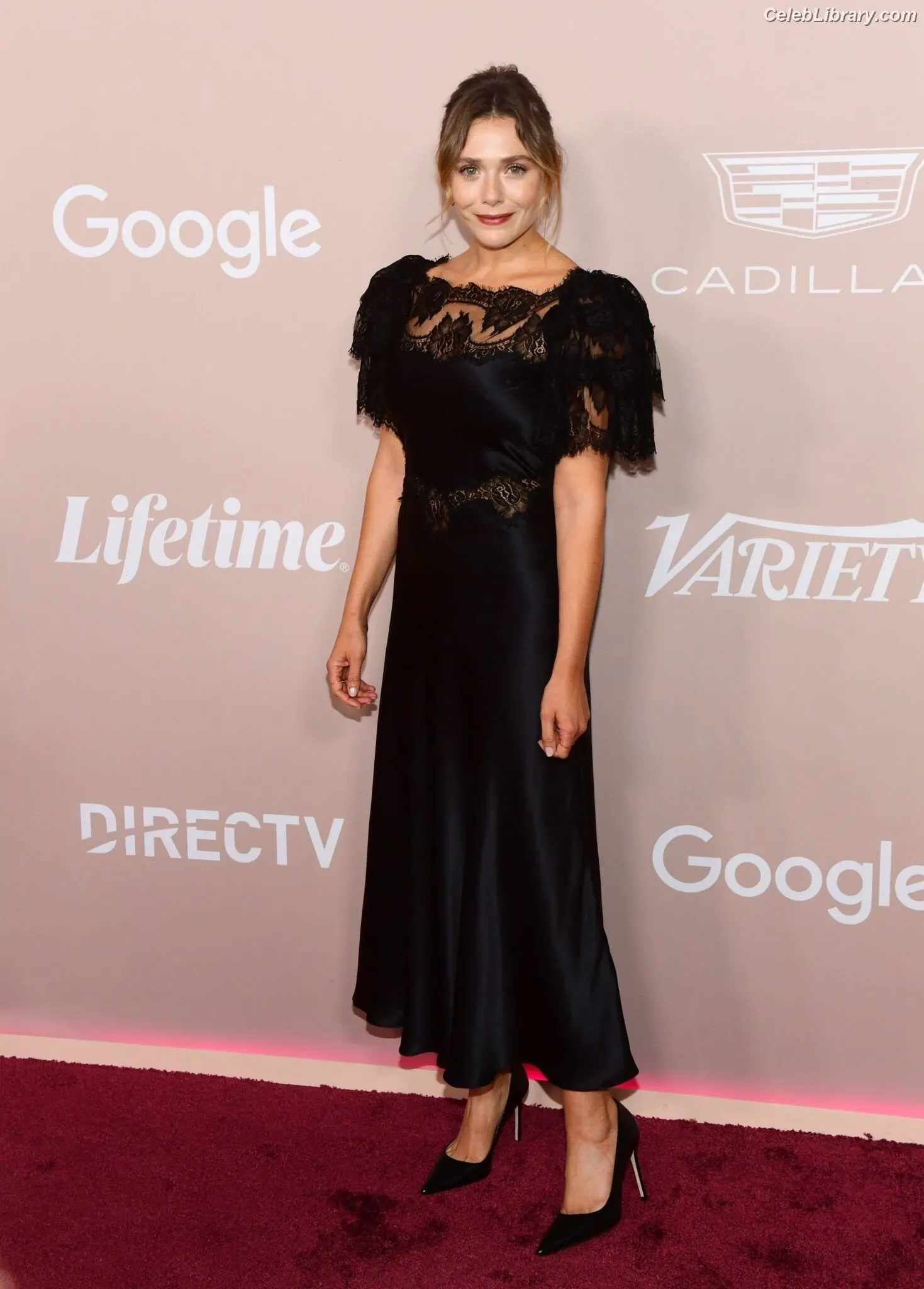 Elizabeth Olsen photo 4 of 2302