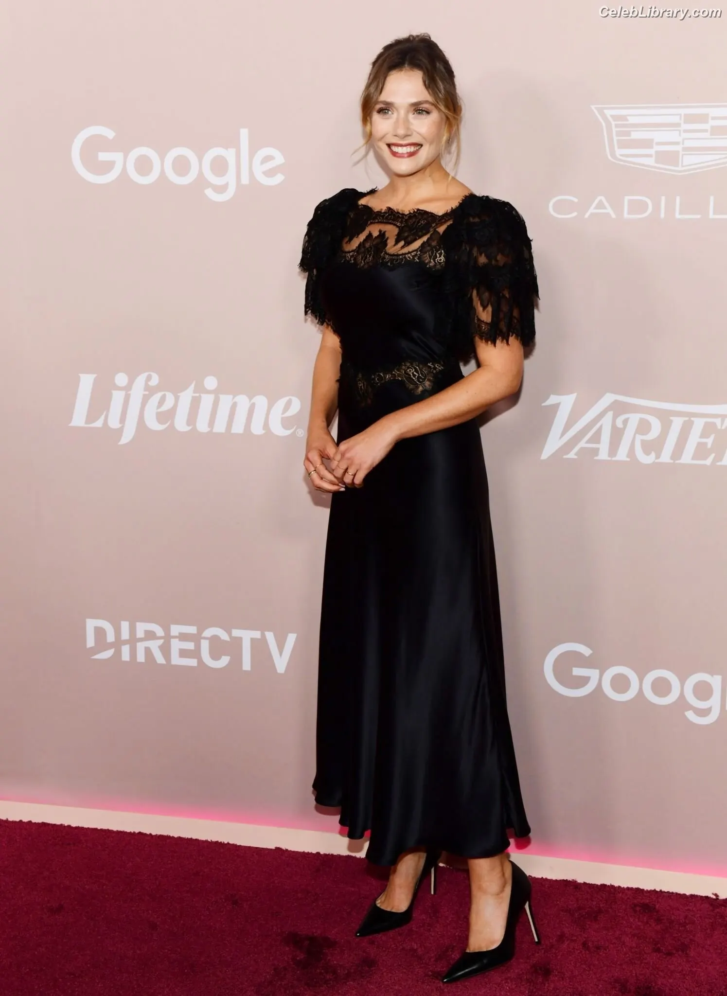 Elizabeth Olsen photo 10 of 2302