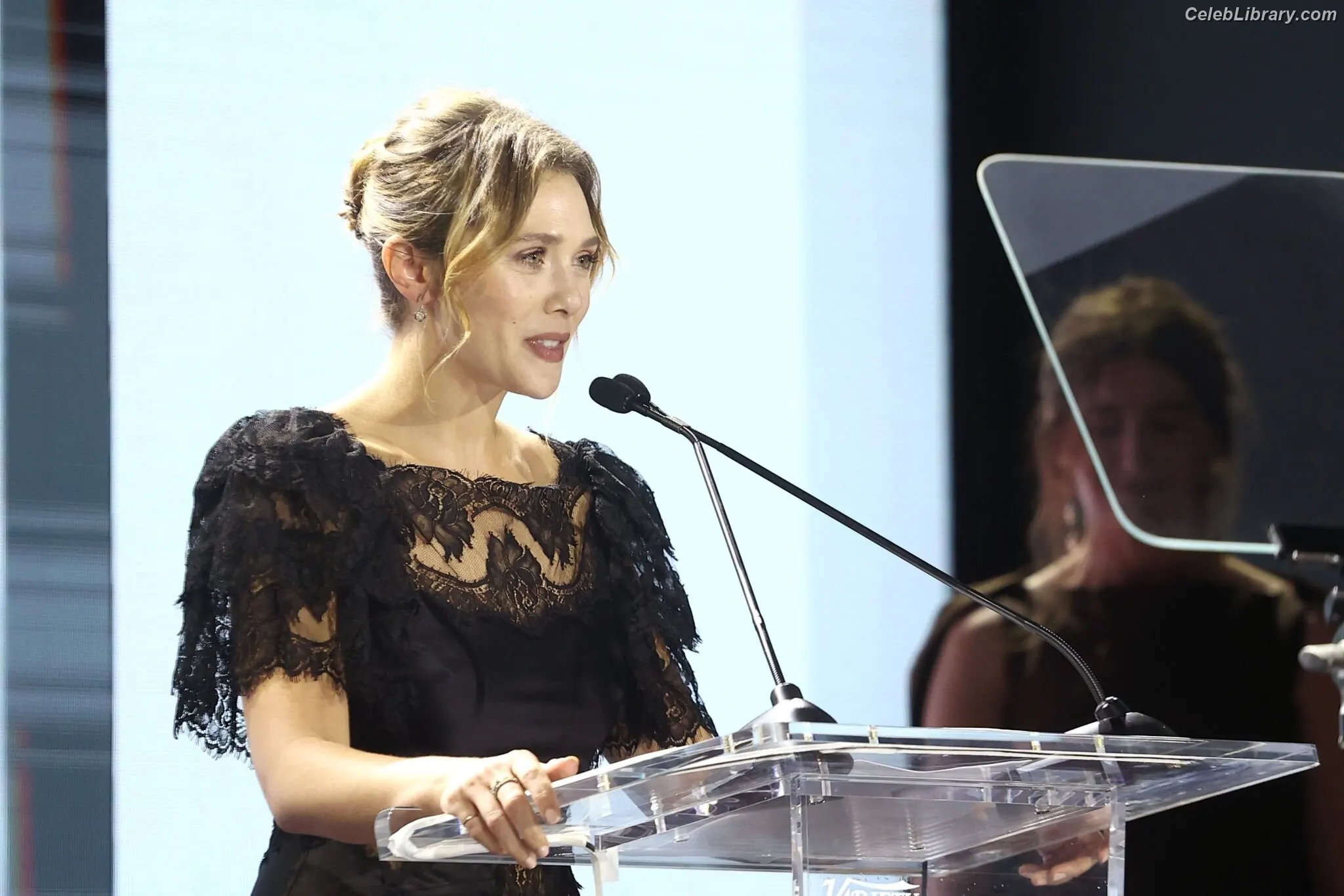 Elizabeth Olsen photo 15 of 2302