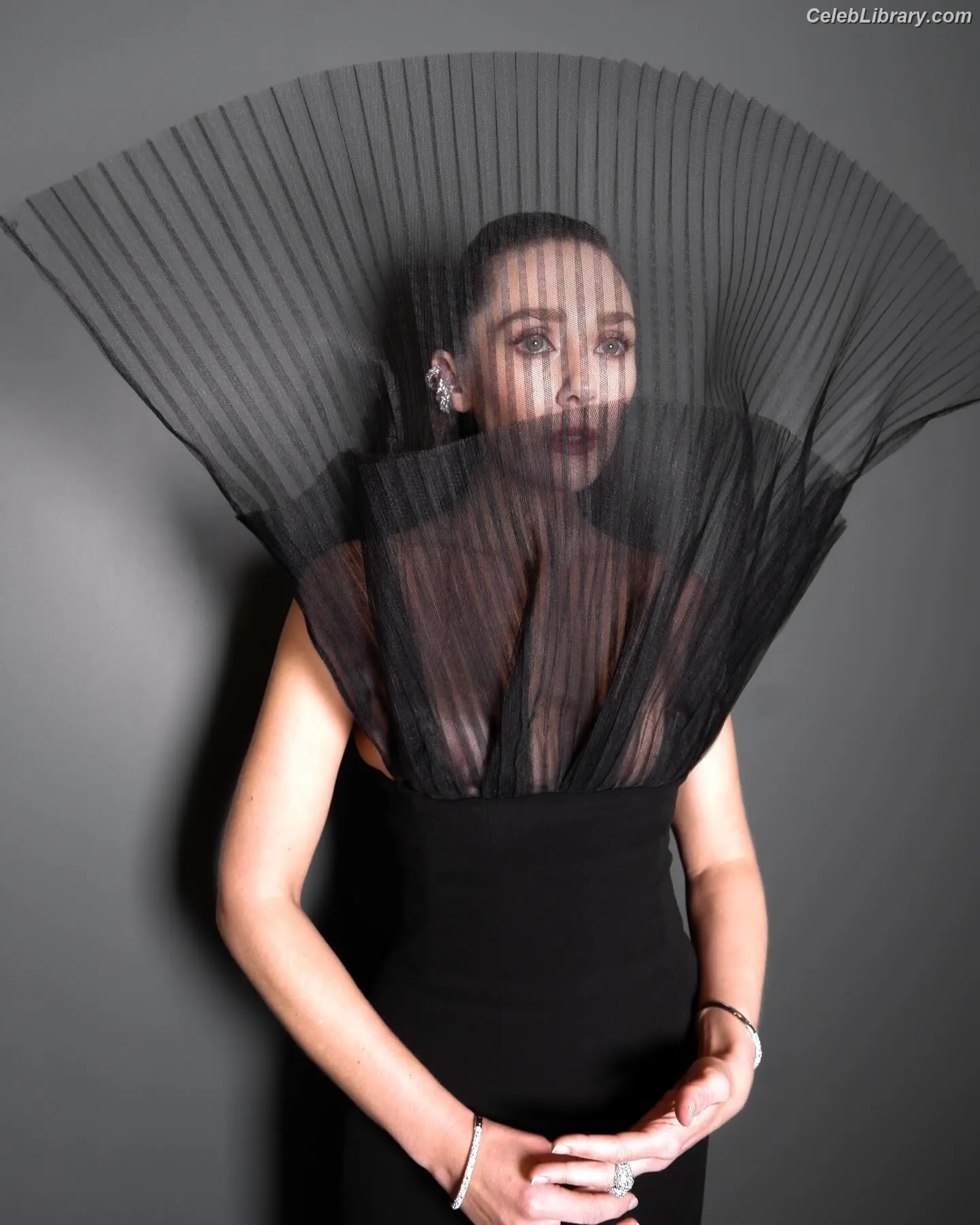 Elizabeth Olsen photo 9 of 2302