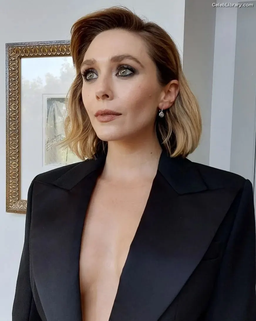 Elizabeth Olsen photo 4 of 2302