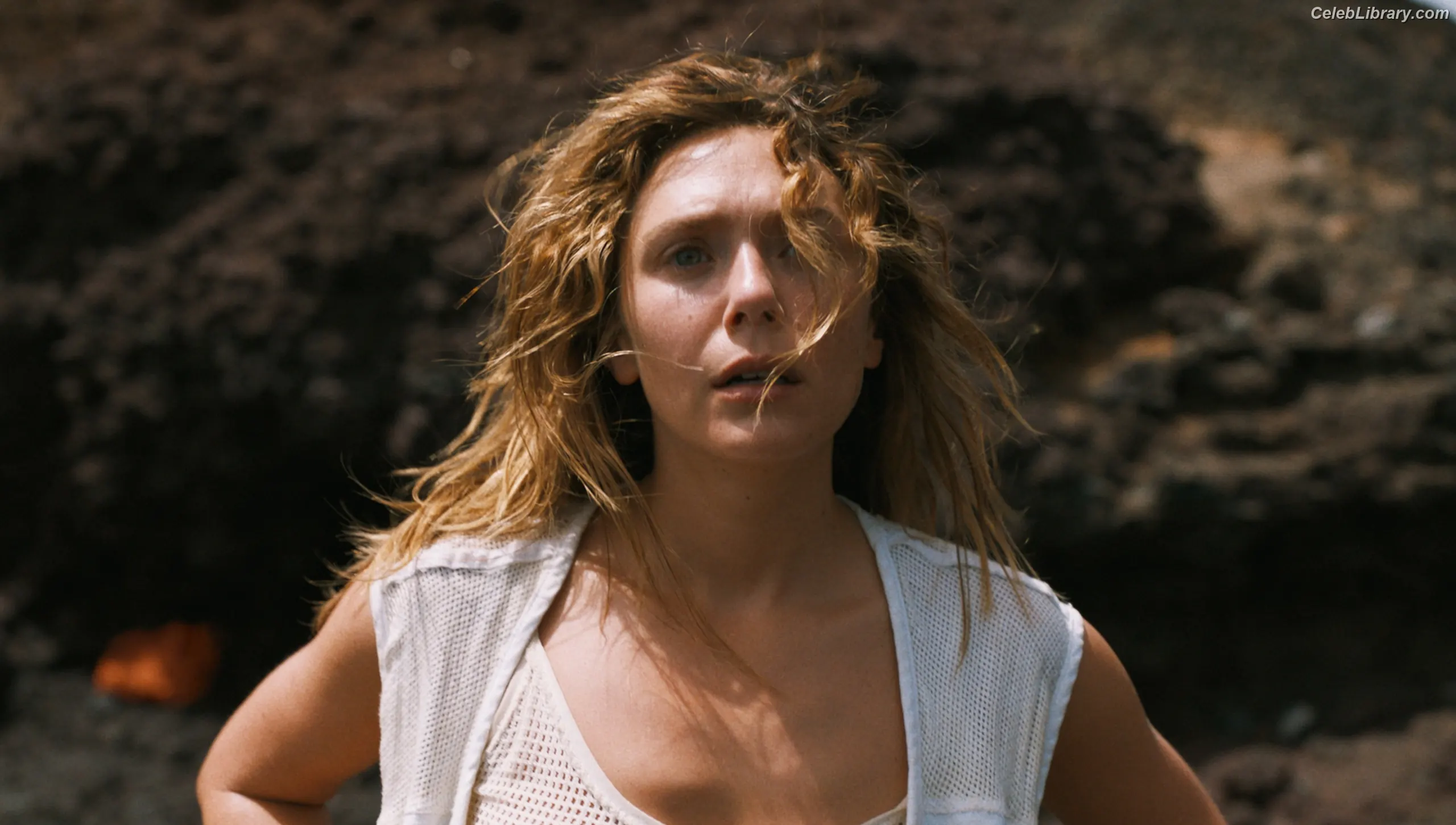 Elizabeth Olsen photo 3 of 2302